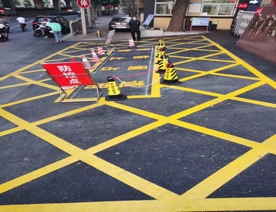 南阳南阳厂区划线，园区停车场划线，车库标识标线